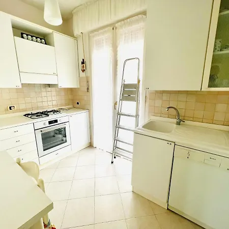 Centrale A 3 Min Dal Mare Con Parcheggio Gratis ☆☆☆☆☆ Emina 公寓 *